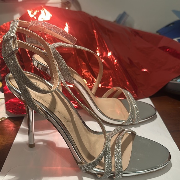 Aldo Elelawiel-81 High Heel 3”, Shiny Silver, Metallic Silver Heel,NWT. Size 6.5 - Picture 2 of 7